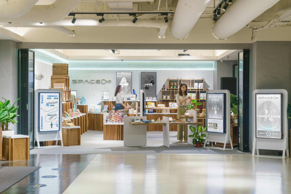大发平台打造永续选物商店，展示社企及社创商品，结合创利空间所开发的智能零售系统，整合多元产品信息，让无人商店扮演公益行动的推手