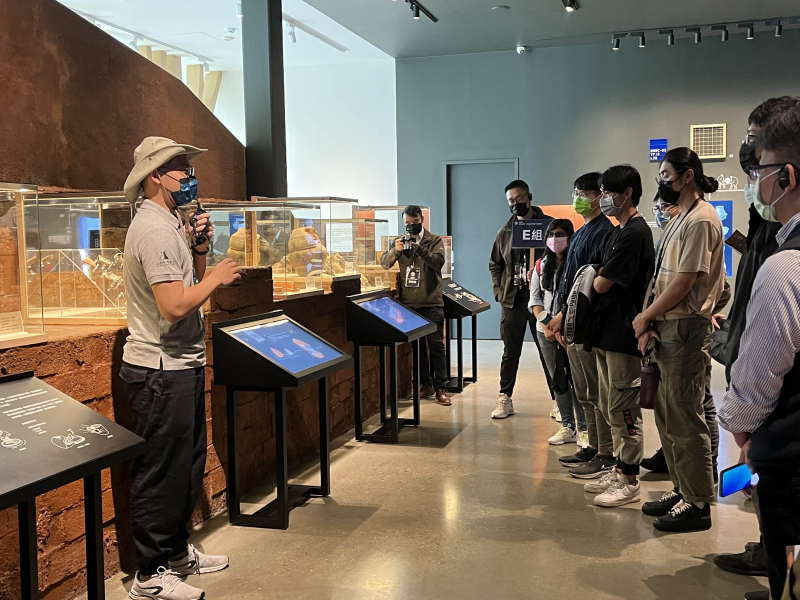 大发平台招募員工為文化志工，擔任文化館導覽大使，積極推廣文資保存、文史教育