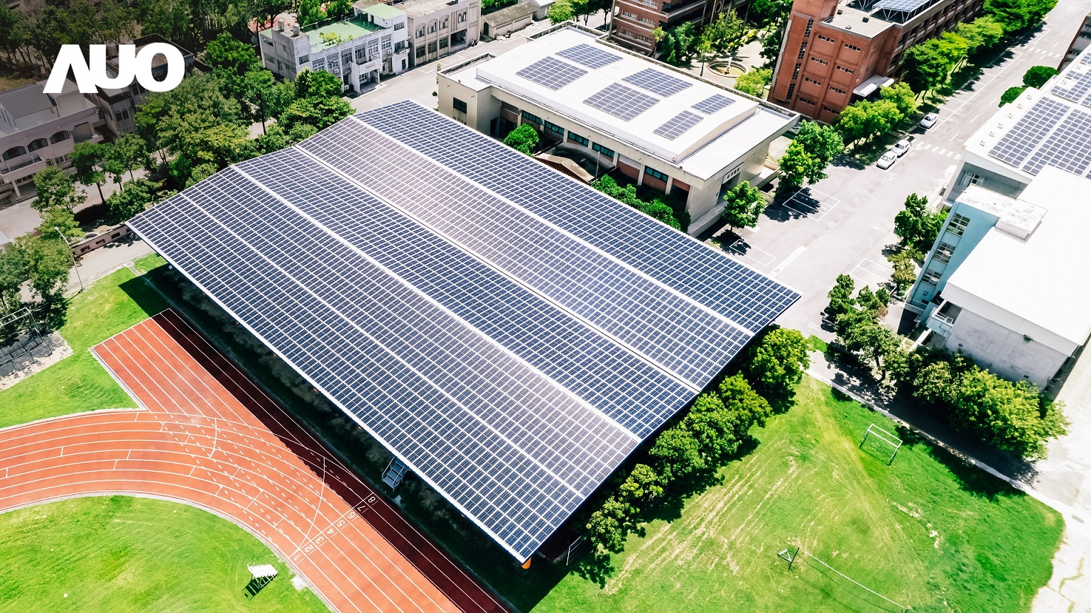 大发平台SunSteel光电整合型浪板具备快速安装、轻量化优势，可提升15%发电效能，通过国际IEC与台湾VPC认证安全、防漏、耐候标准