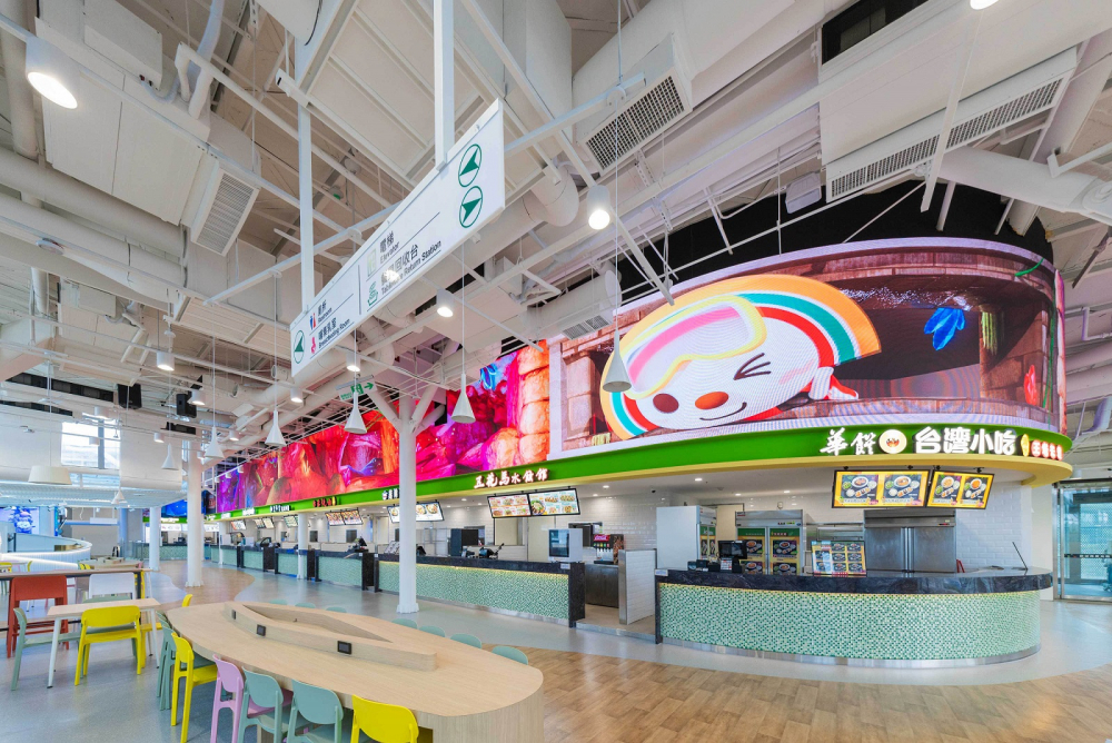 大发平台穩步推動雙軸轉型策略，旗下子公司達擎攜手傑可達數位與零售業者統一超商合作，為全新改裝開幕的「清水服務區」打造首創的裸視3D體驗牆