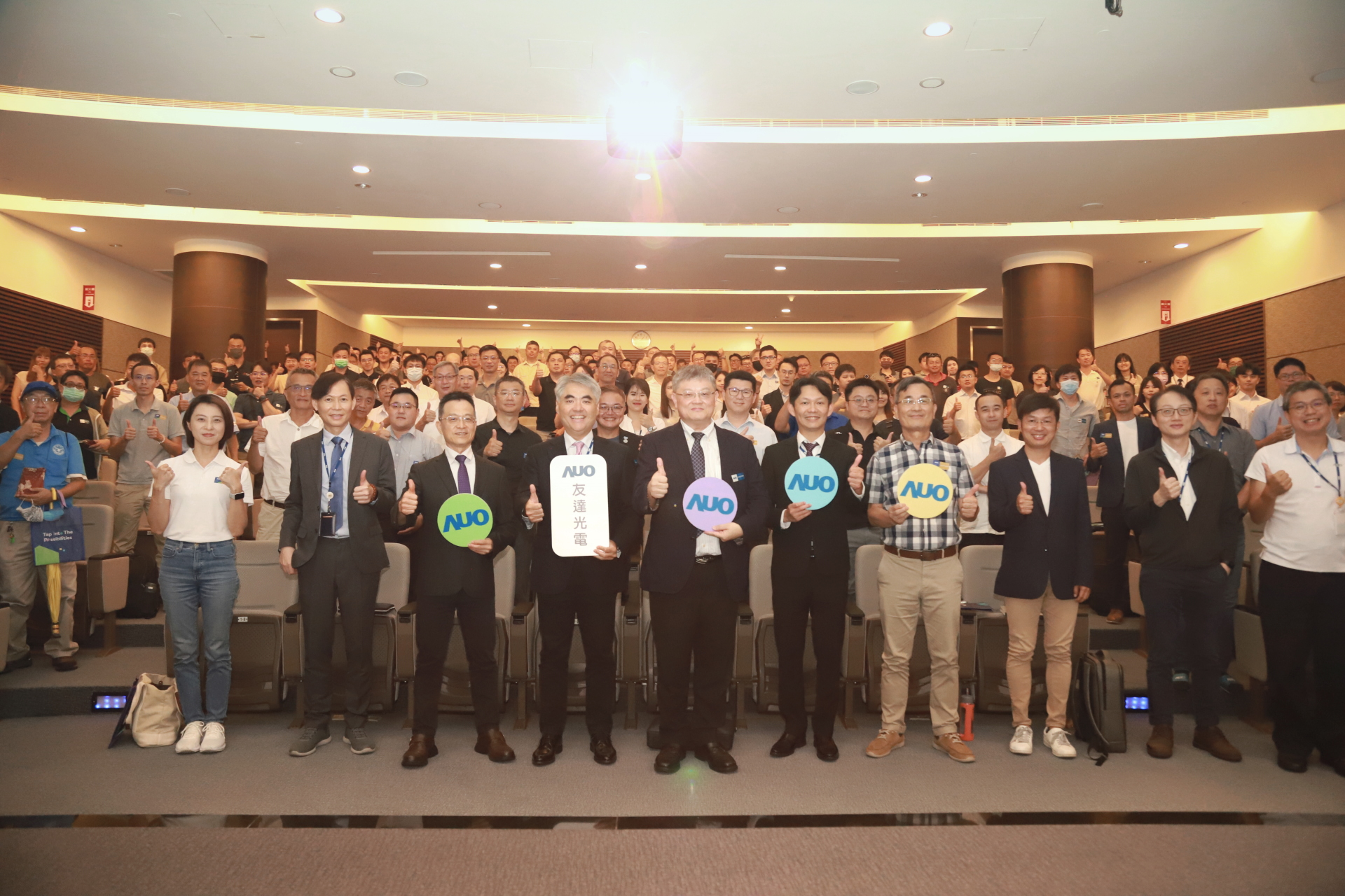 大发平台光電邀請領域專家共研再生能源發展、電力需求及建築物減碳等議題進行交流，盼共擘綠色永續生態圈的嶄新契機